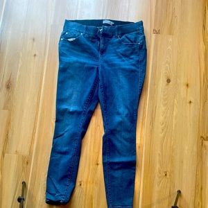 TORRID BOMBSHELL SKINNY 14R